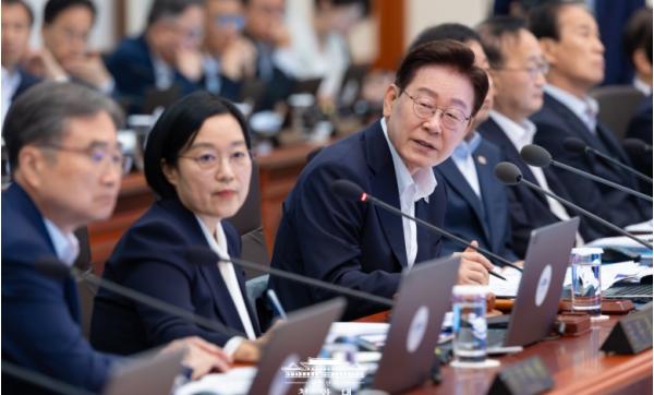 이재명 대통령, 제30회 국무회의 주재 기사 이미지